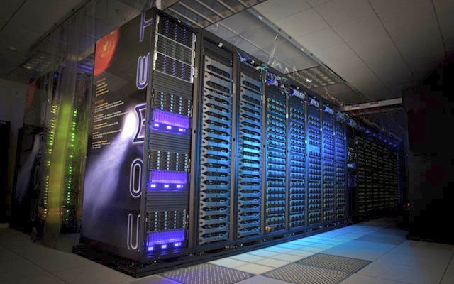 The Comet Supercomputer at the San Diego Supercomputer Center, UC San Diego (Photo: Jon Chi Lou, SDSC)